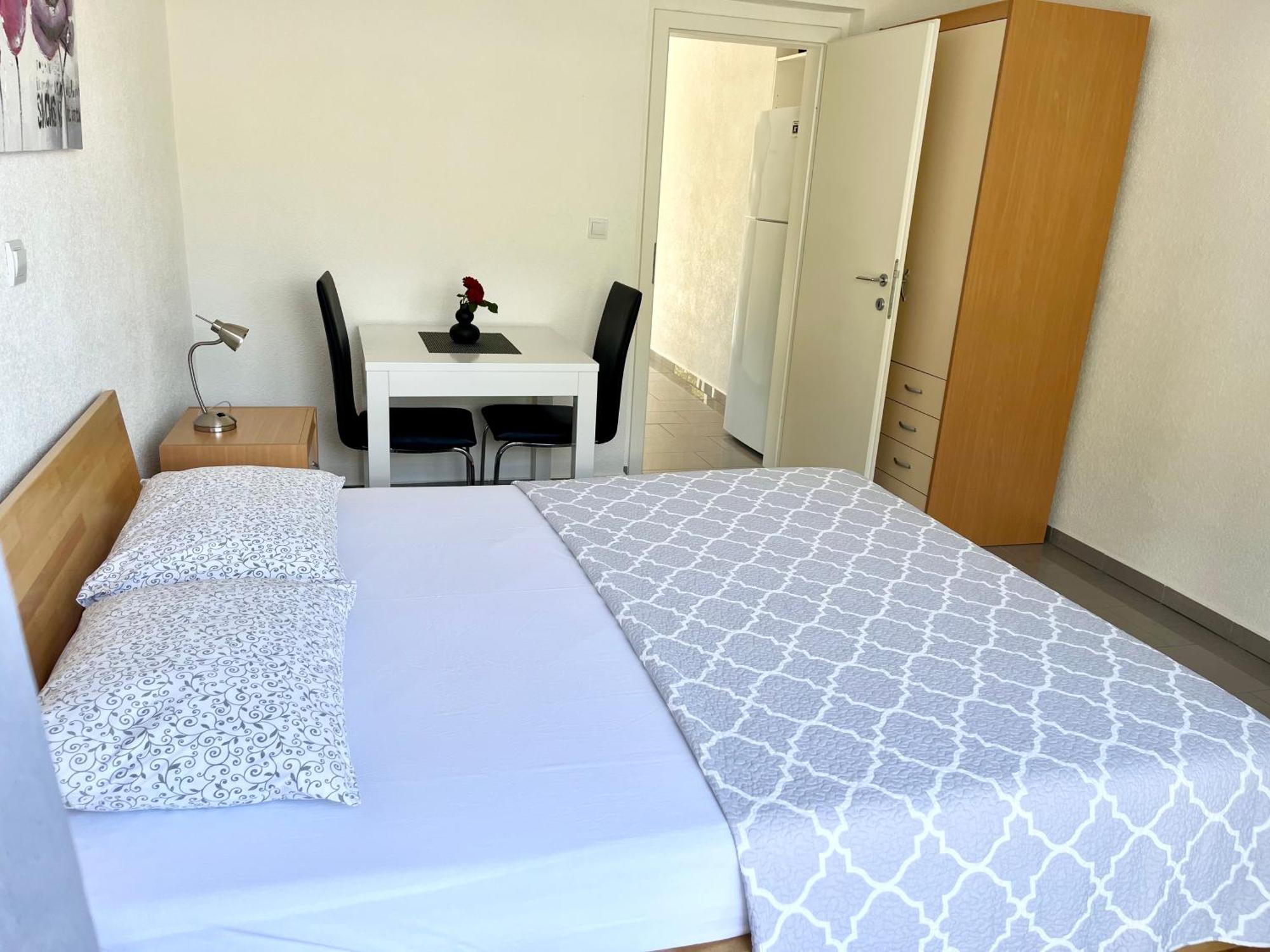 Paradise Apartments - Robinson Getaway Gdinj Esterno foto