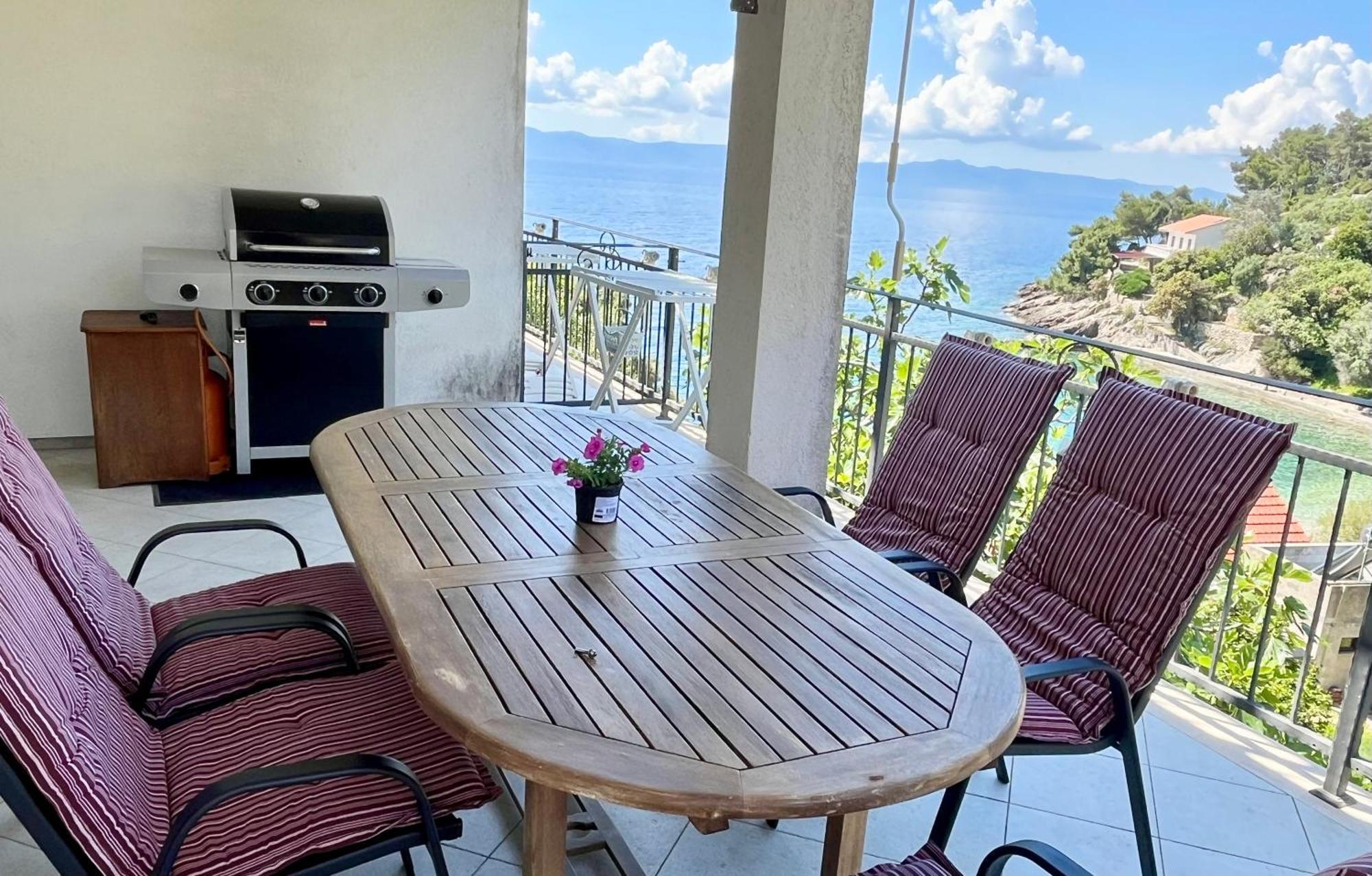 Paradise Apartments - Robinson Getaway Gdinj Esterno foto
