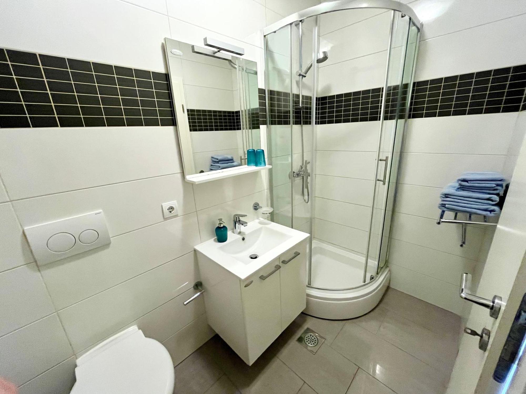 Paradise Apartments - Robinson Getaway Gdinj Esterno foto