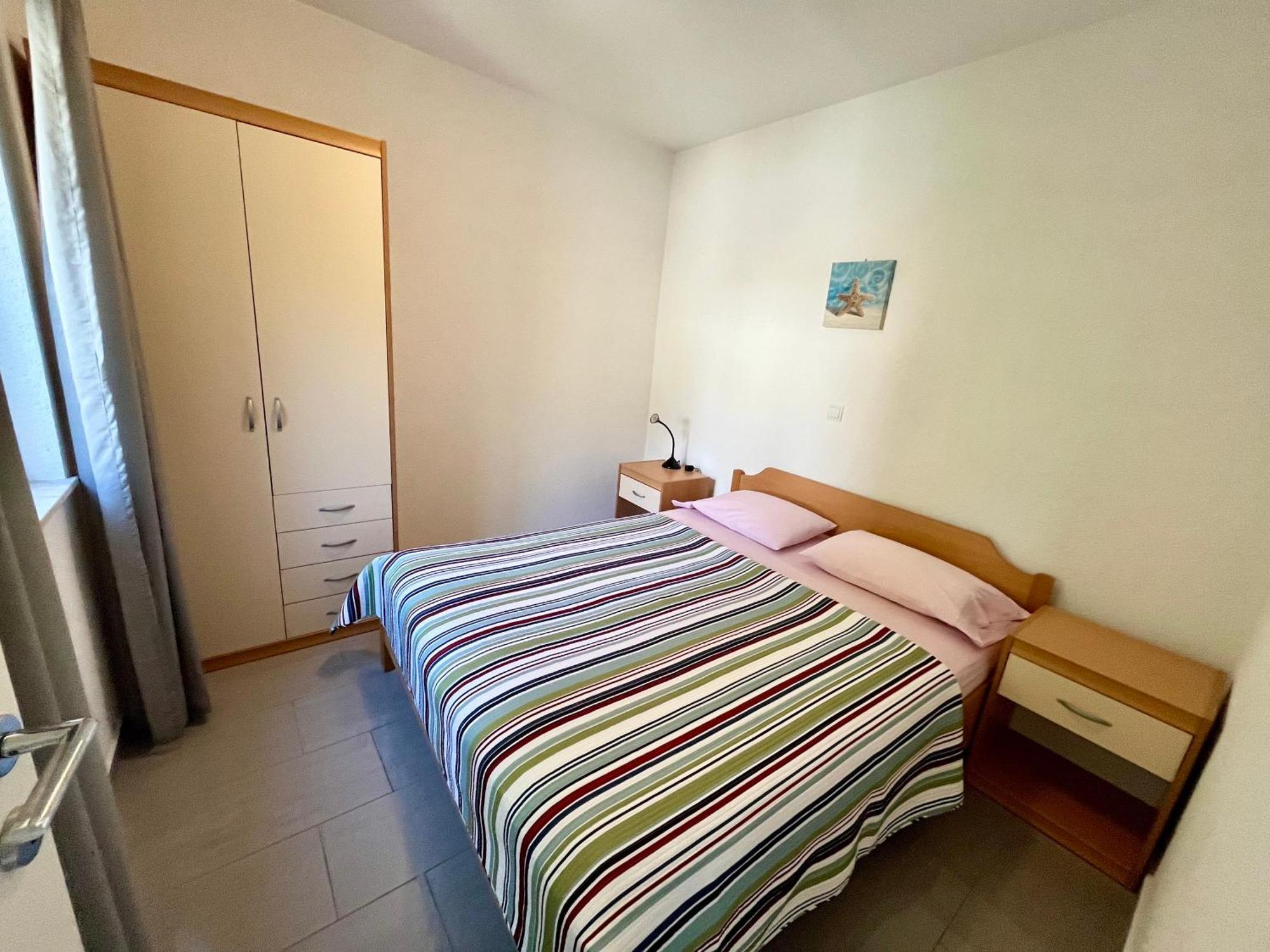 Paradise Apartments - Robinson Getaway Gdinj Esterno foto