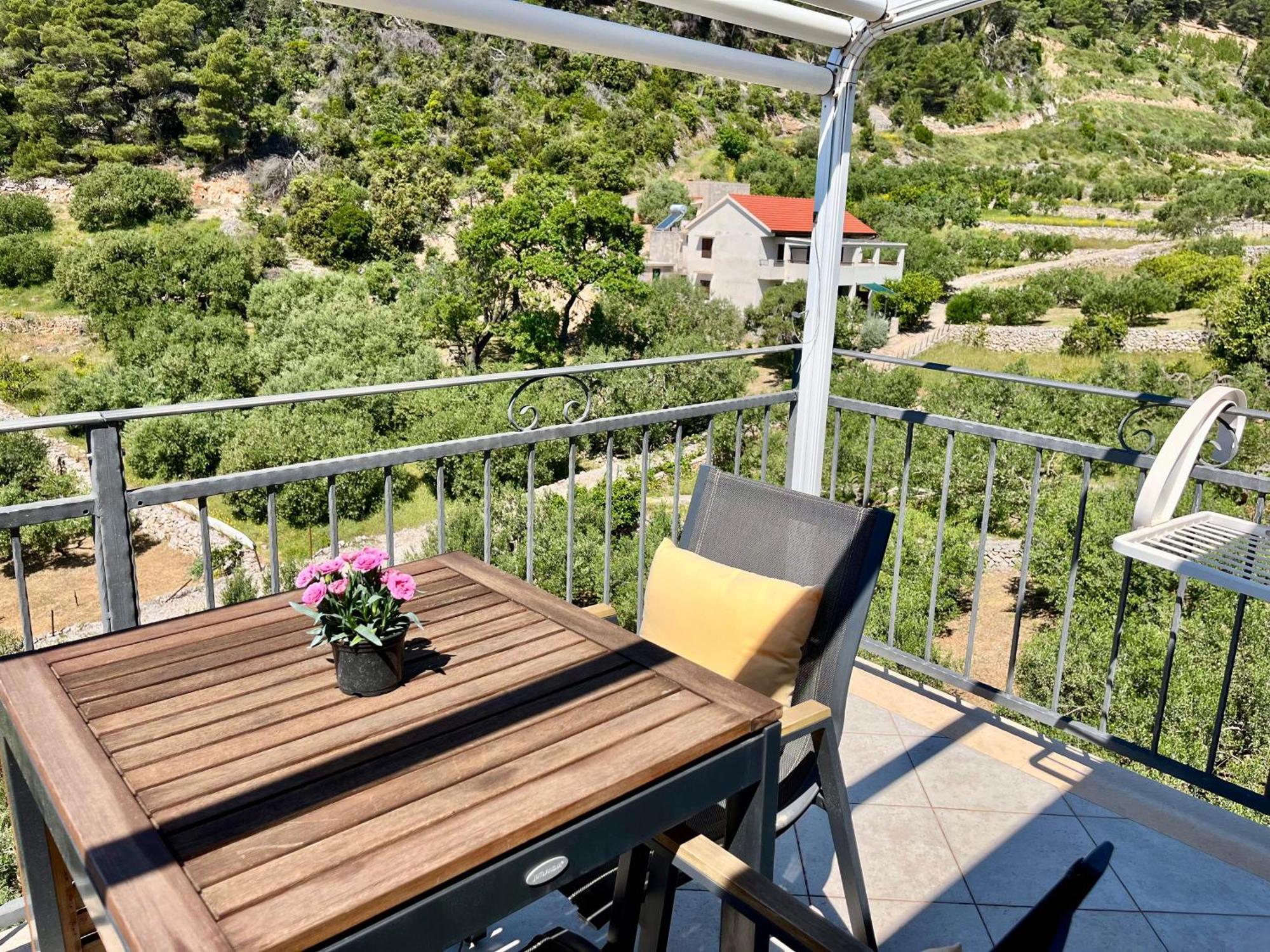 Paradise Apartments - Robinson Getaway Gdinj Esterno foto
