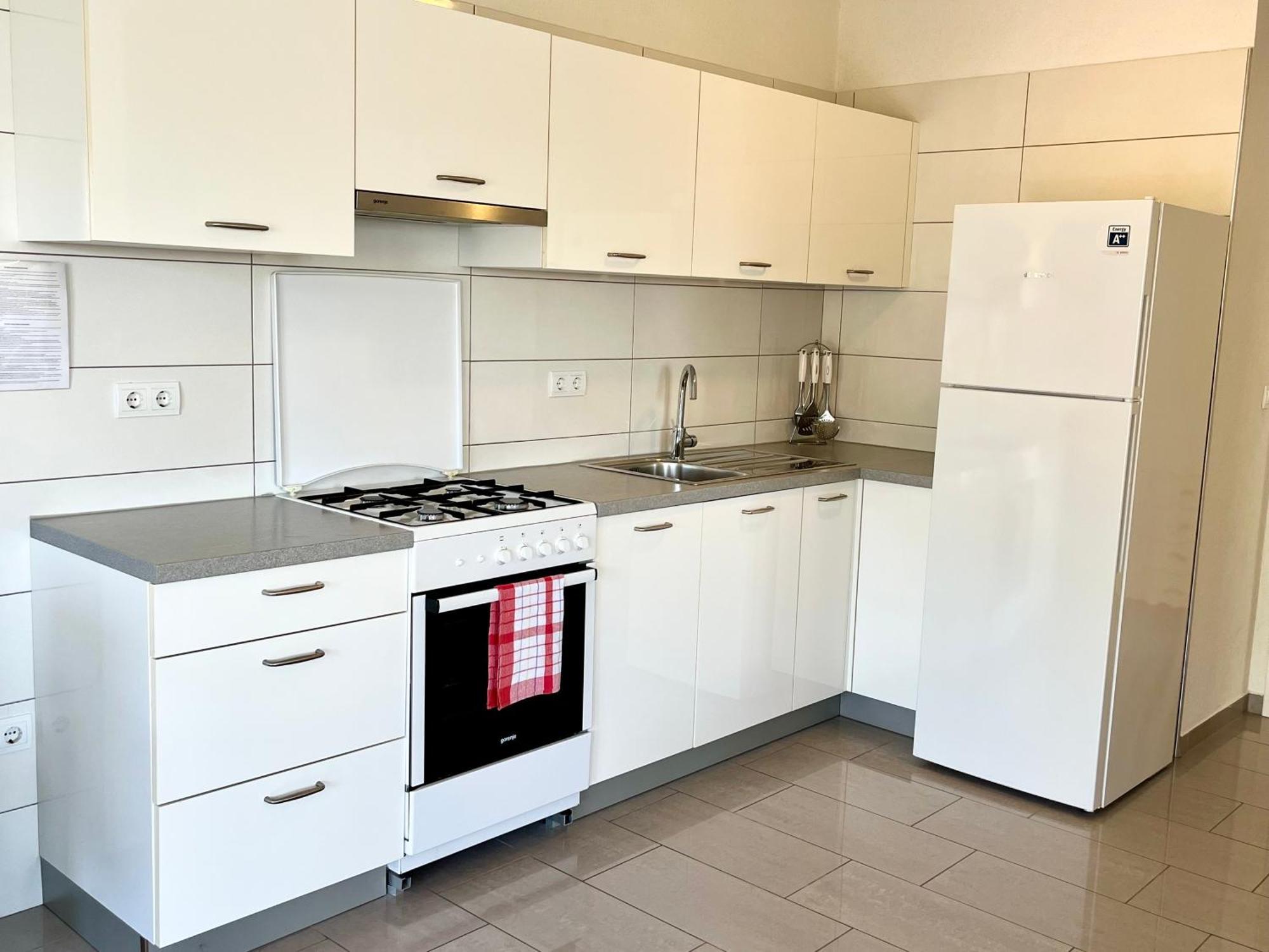 Paradise Apartments - Robinson Getaway Gdinj Esterno foto