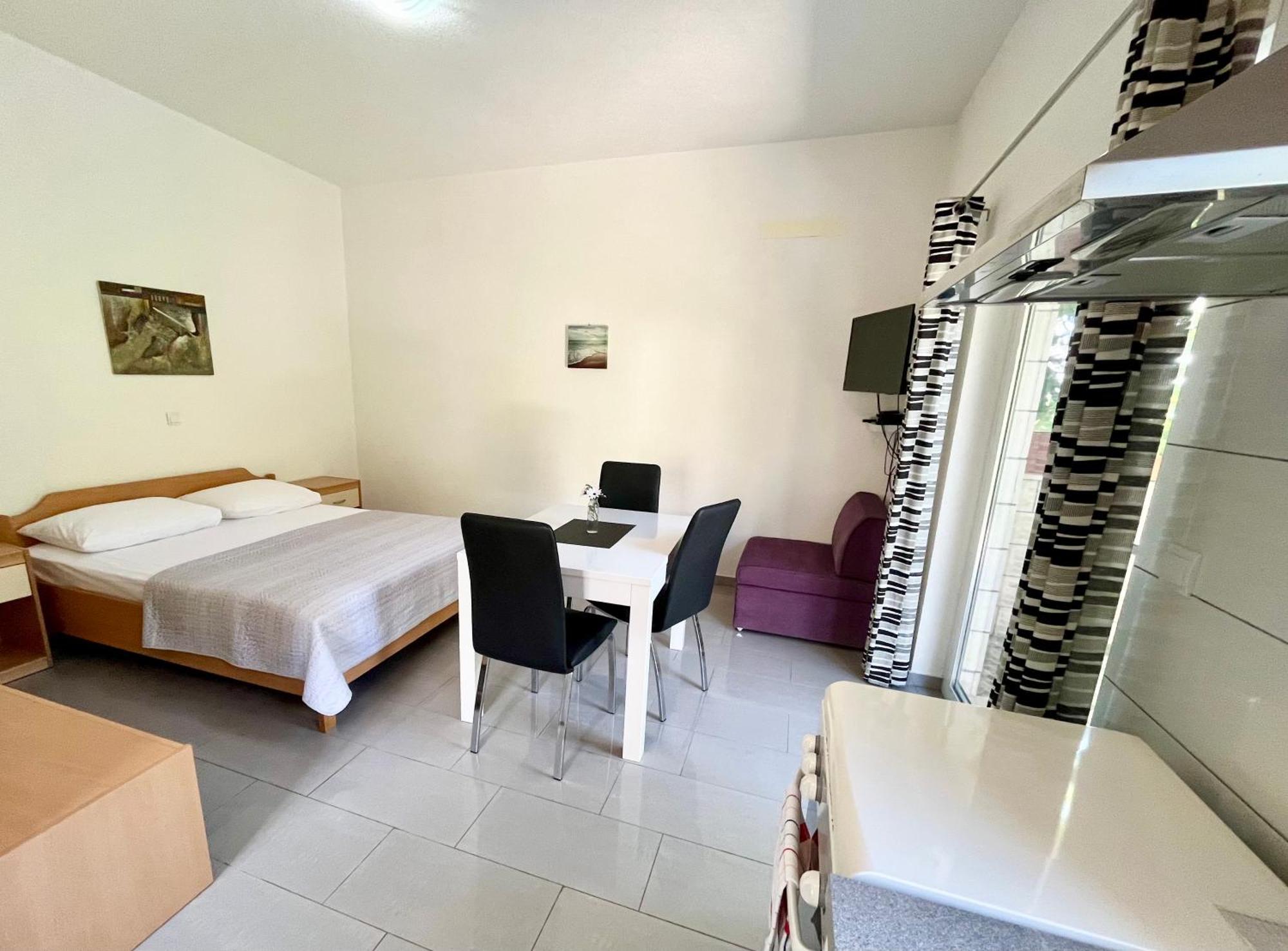 Paradise Apartments - Robinson Getaway Gdinj Esterno foto