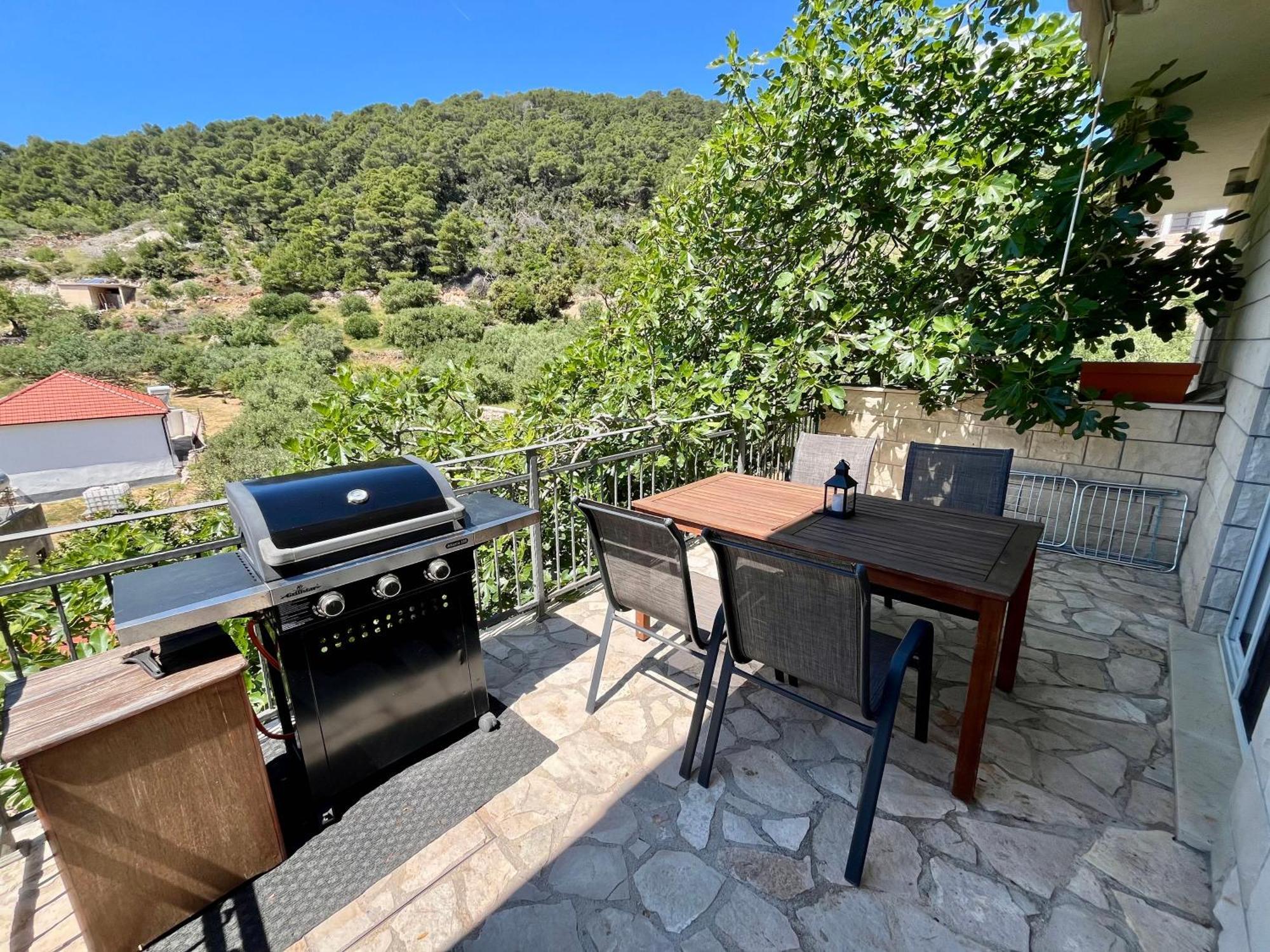 Paradise Apartments - Robinson Getaway Gdinj Esterno foto