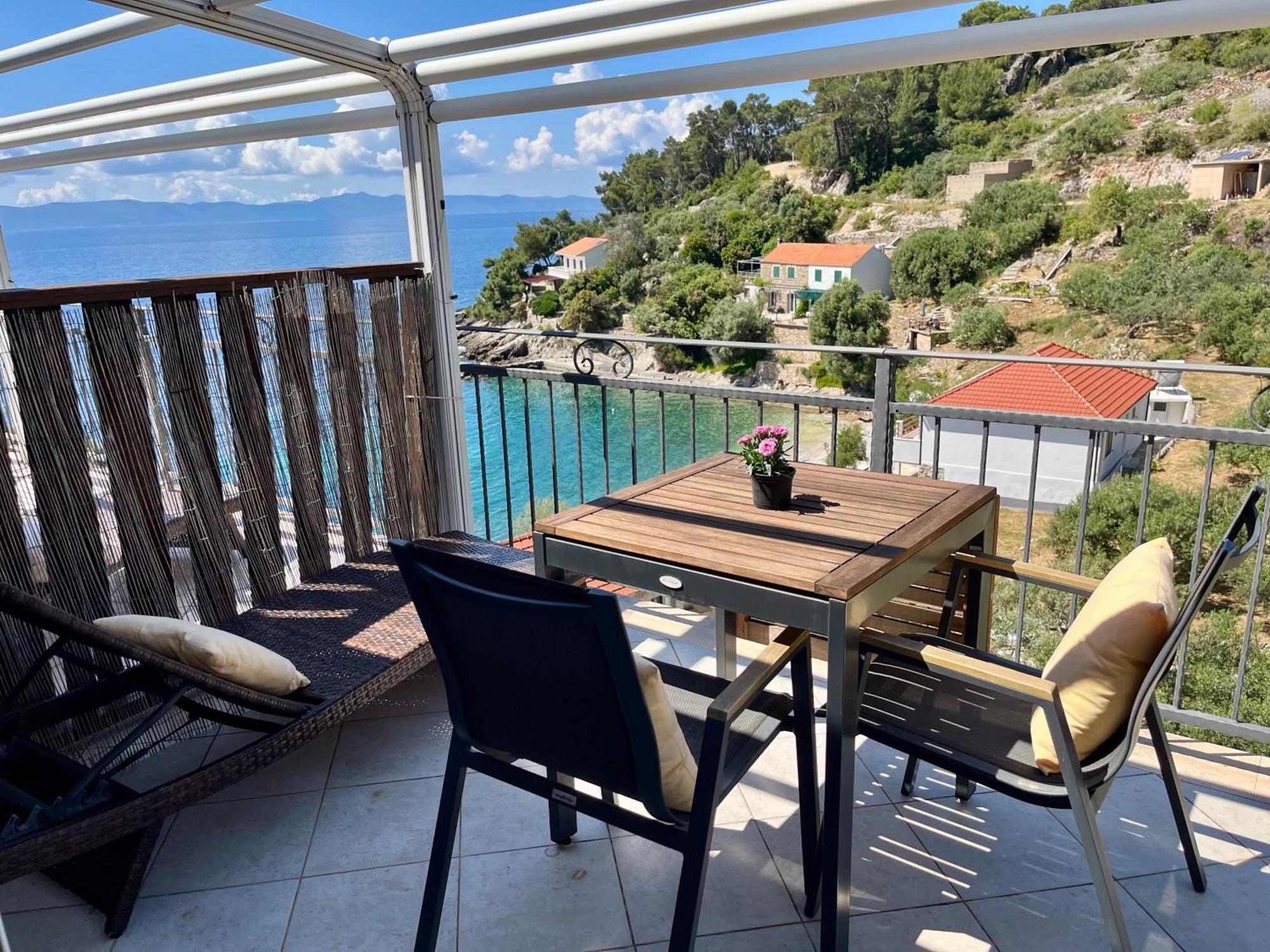 Paradise Apartments - Robinson Getaway Gdinj Esterno foto