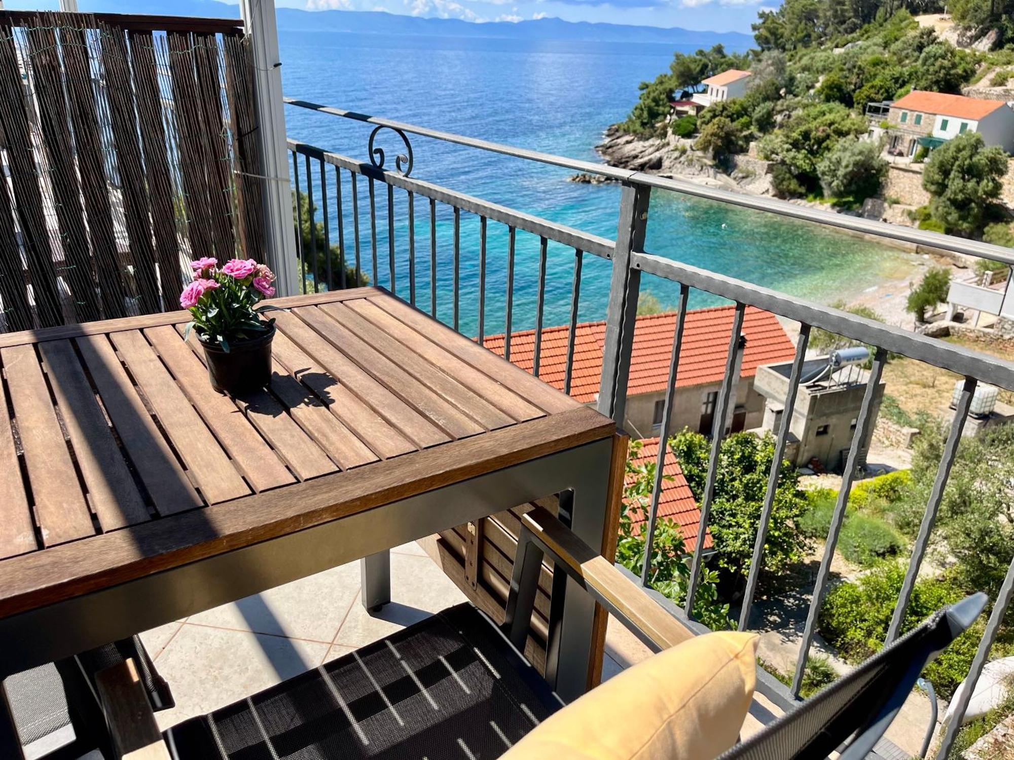 Paradise Apartments - Robinson Getaway Gdinj Esterno foto
