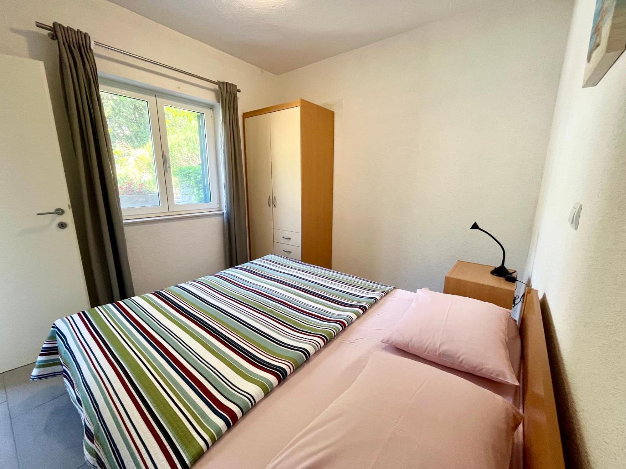 Paradise Apartments - Robinson Getaway Gdinj Esterno foto