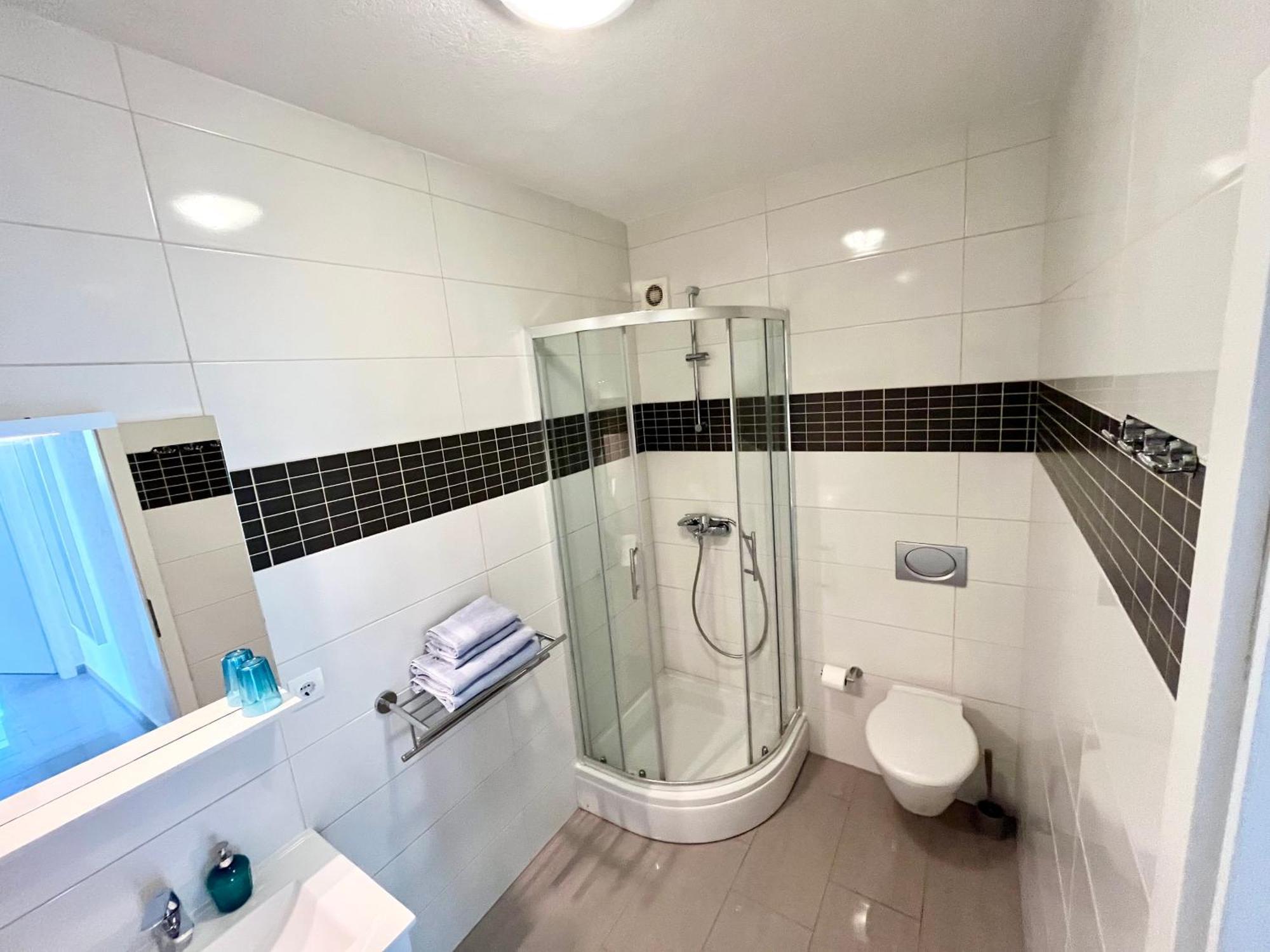 Paradise Apartments - Robinson Getaway Gdinj Esterno foto