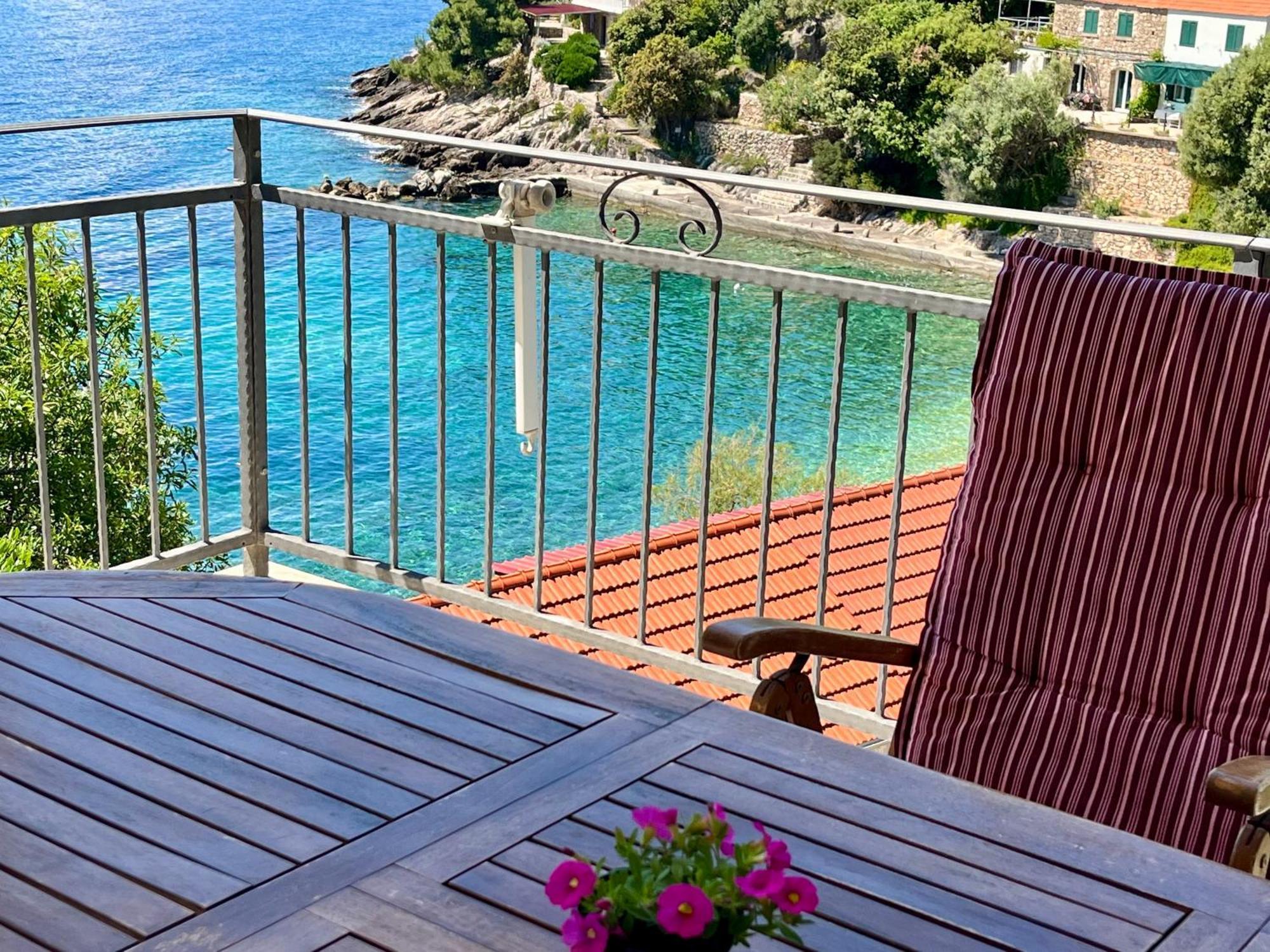 Paradise Apartments - Robinson Getaway Gdinj Esterno foto