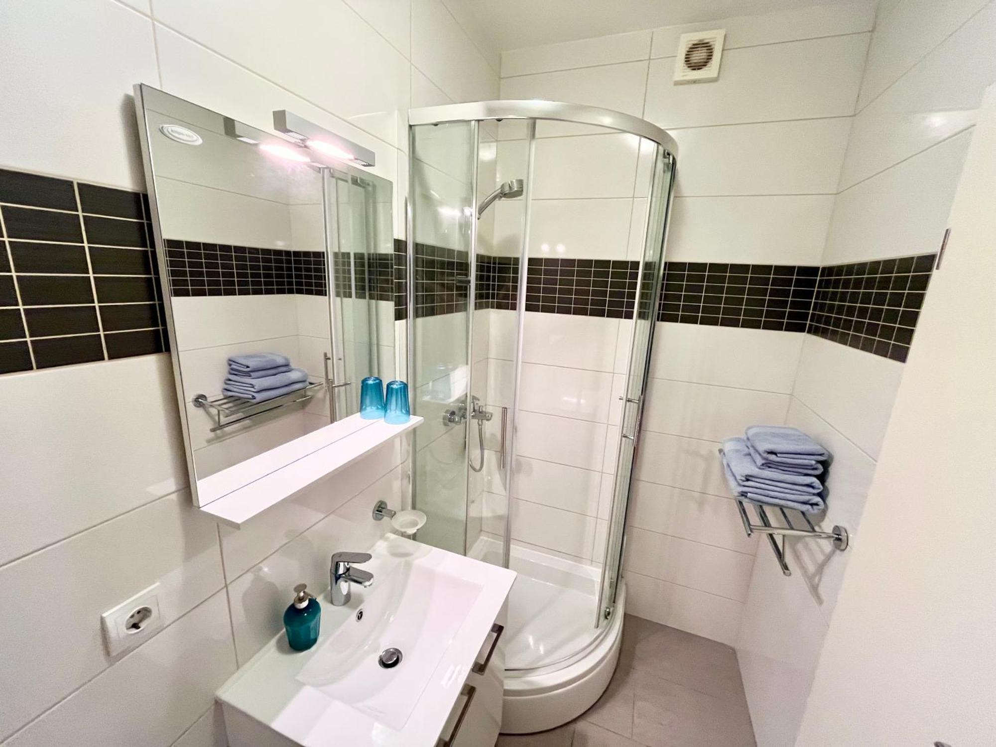 Paradise Apartments - Robinson Getaway Gdinj Esterno foto