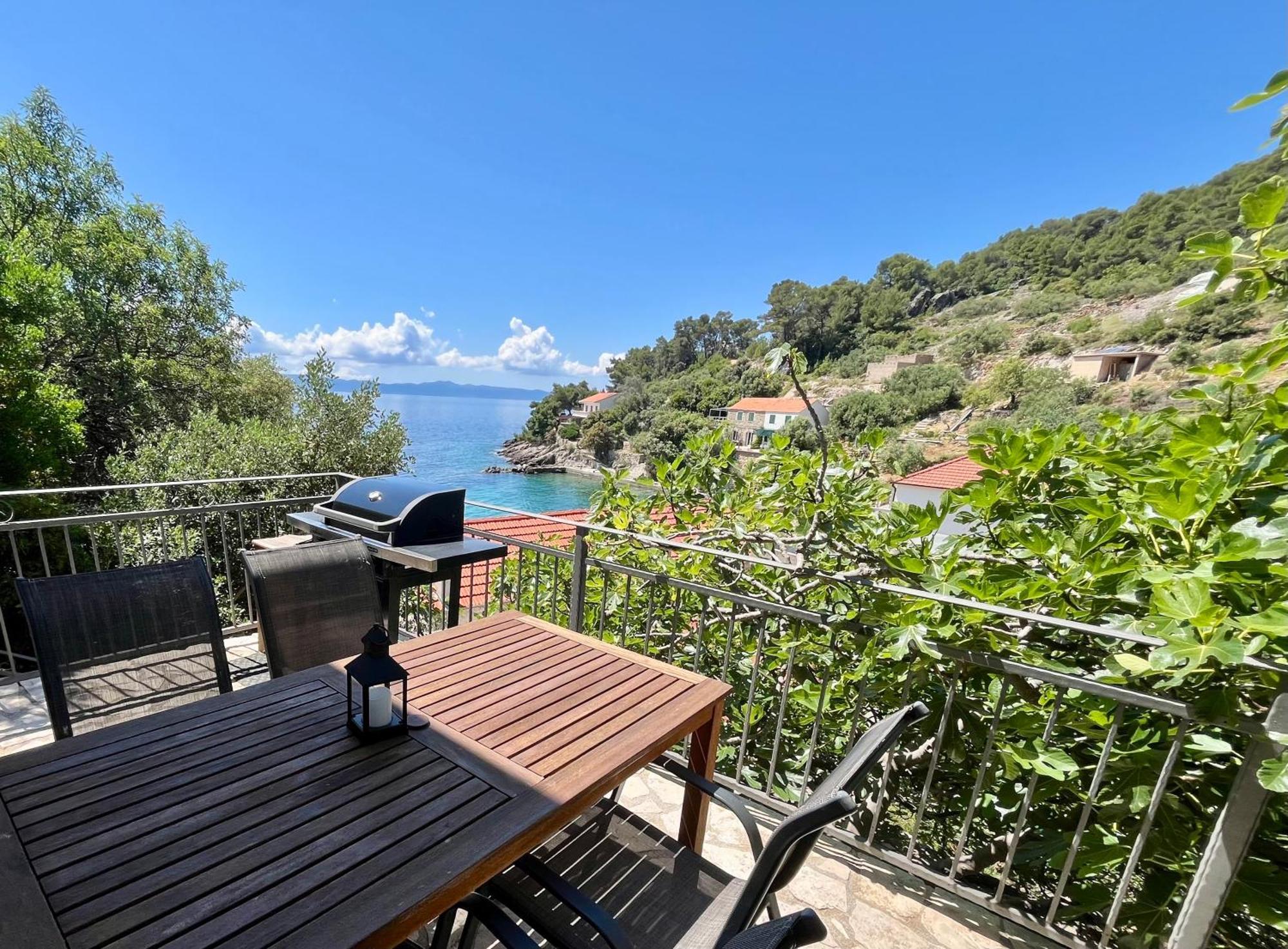 Paradise Apartments - Robinson Getaway Gdinj Esterno foto