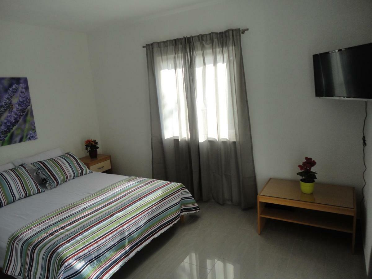 Paradise Apartments - Robinson Getaway Gdinj Esterno foto