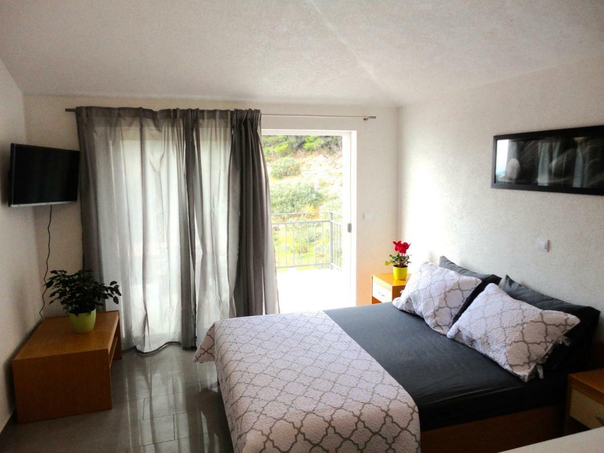 Paradise Apartments - Robinson Getaway Gdinj Esterno foto