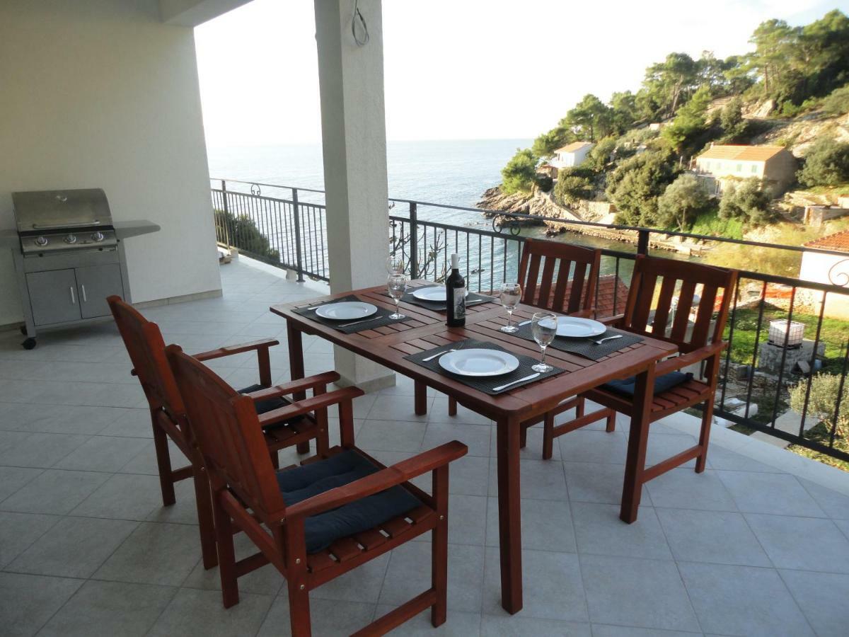 Paradise Apartments - Robinson Getaway Gdinj Esterno foto