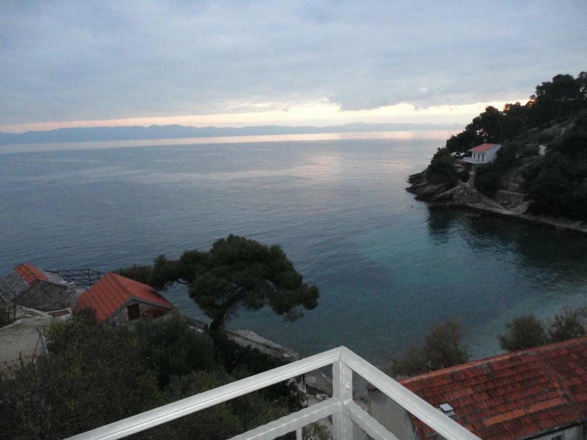 Paradise Apartments - Robinson Getaway Gdinj Esterno foto