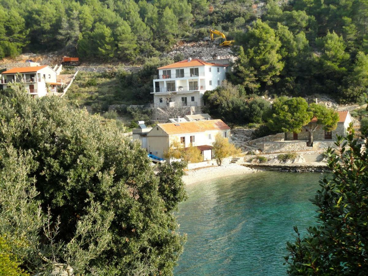 Paradise Apartments - Robinson Getaway Gdinj Esterno foto