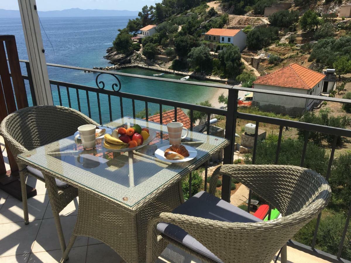 Paradise Apartments - Robinson Getaway Gdinj Esterno foto