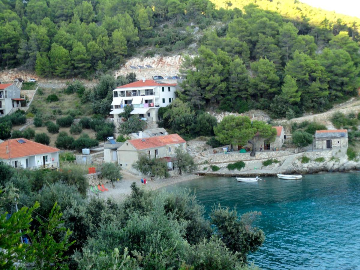 Paradise Apartments - Robinson Getaway Gdinj Esterno foto